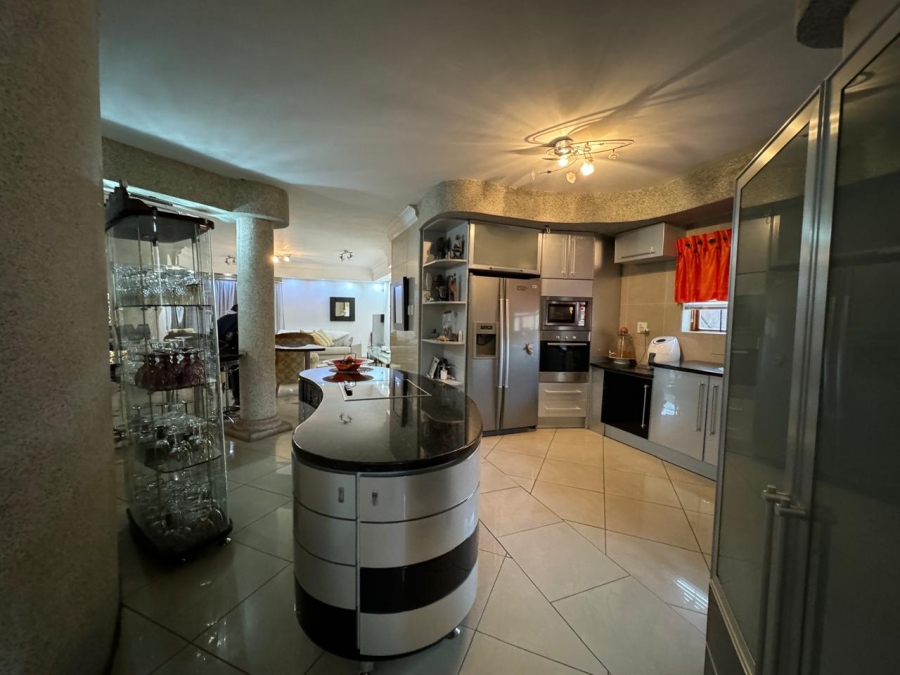 5 Bedroom Property for Sale in Birdwood Estate North West